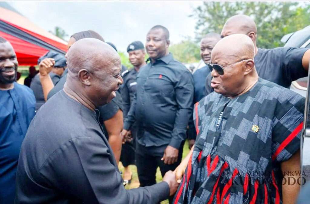 Former President Nana Akufo-Addo in a vhat with SWAG Presudent Kwabena Yeboah at Ebo Quansahs funeral at Ekumfi Nkrawfo.