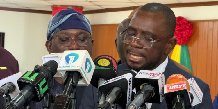 Minority Big Push contracts