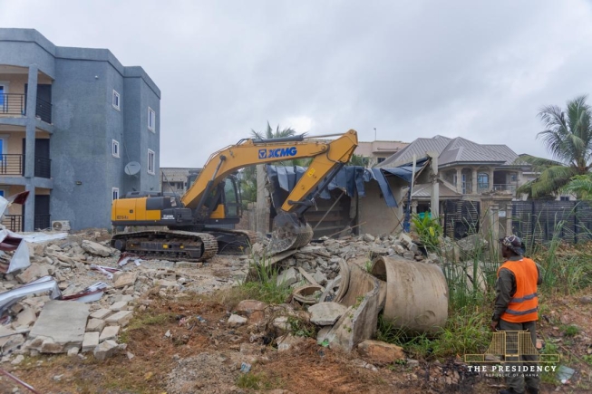 Flood demolishes dredging