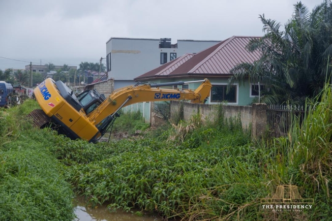 Flood demolishes dredging
