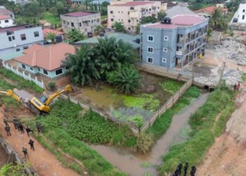 Flood demolishes dredging