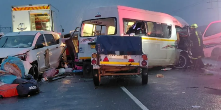 Multiple vehicle road crash in South Africa kills 21